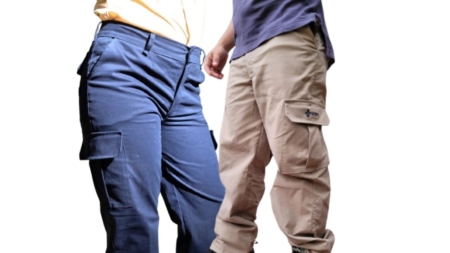 pantalón cargo azul o beige